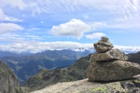 Joli cairn en montant à la cabane d'Orny
